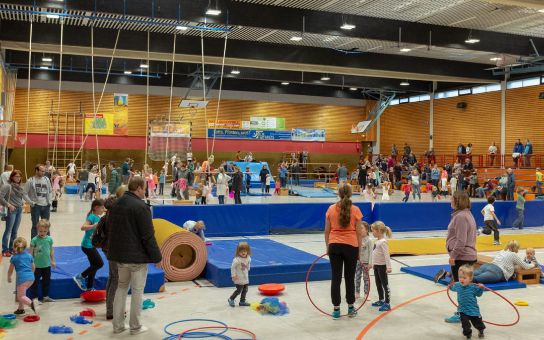 Volle Halle beim Familien-Sport-Tag am 11. November