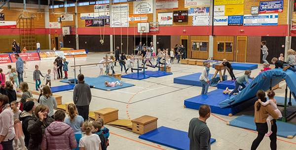 Familien-SportTag am 10.11. von 14 bis 17 Uhr, Sporthalle Hermannstr.